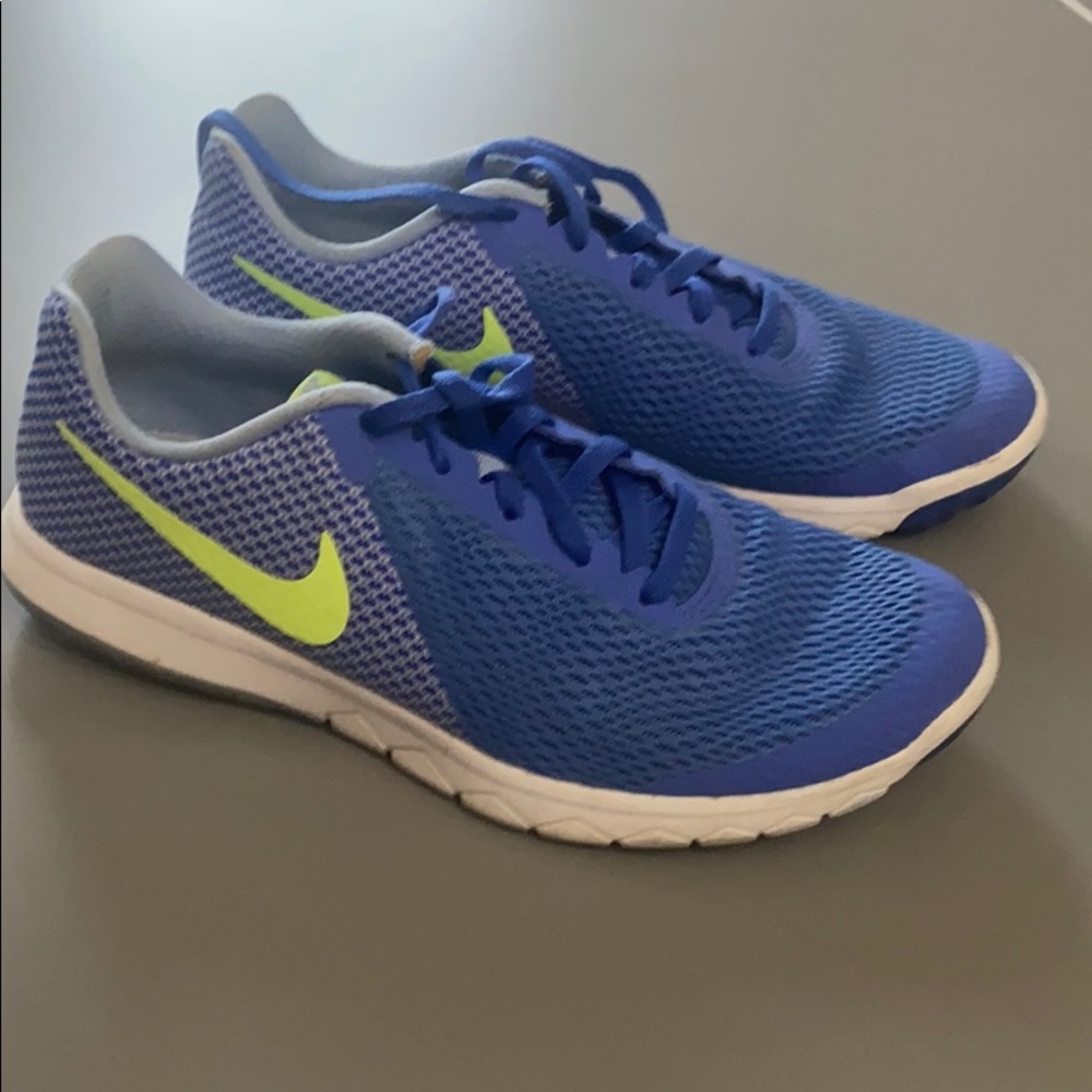 Women’s Nike Flex Sneakers!